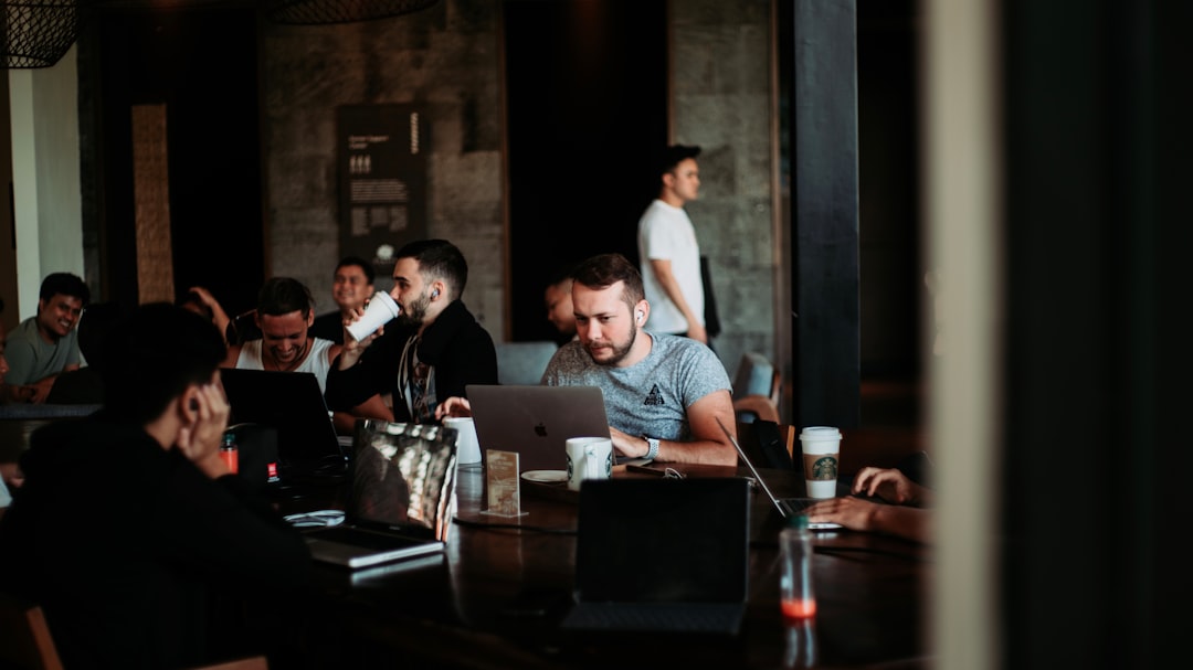 crowdworking laptop freelance